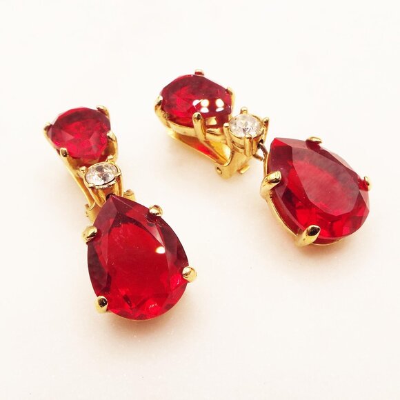 1990'S CHRISTIAN DIOR SIGNED RUBY TEARDROP CRYSTALS DANGLY CLIP EARRINGS BR